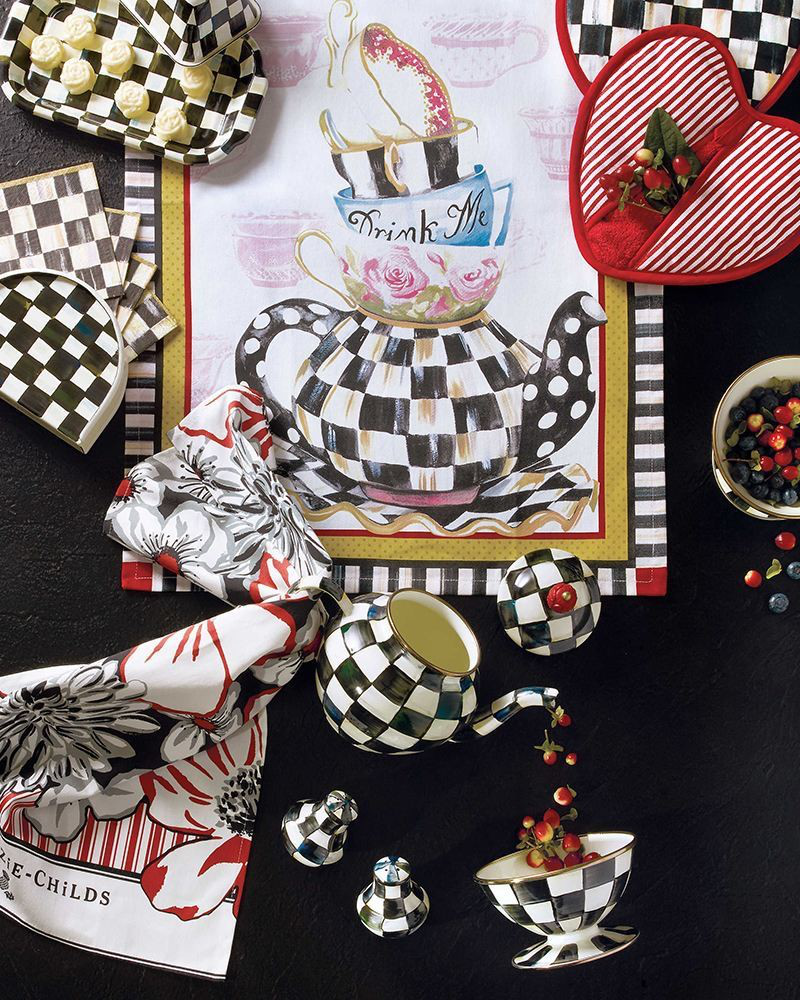 Mackenzie-Childs チェッカー柄 ハンギングバスケット Courtly Check Napkin Holder | MacKenzie-Childs | The Paper Store