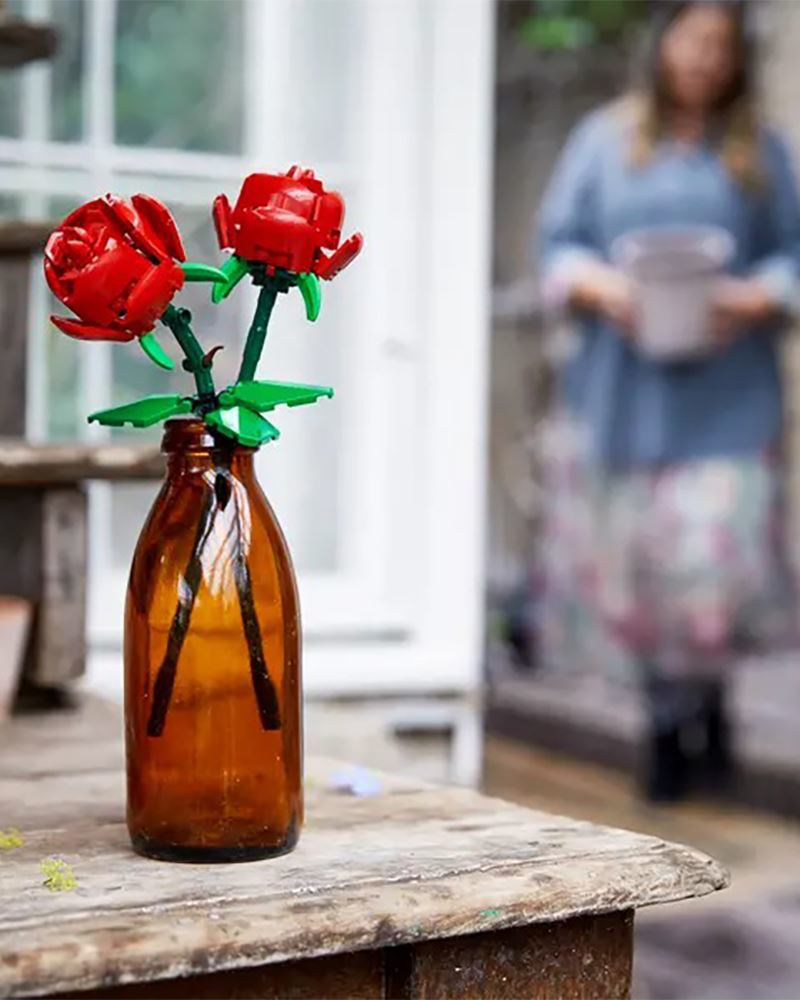 LEGO® Icons Roses - 40460 | LEGO | Uncharted