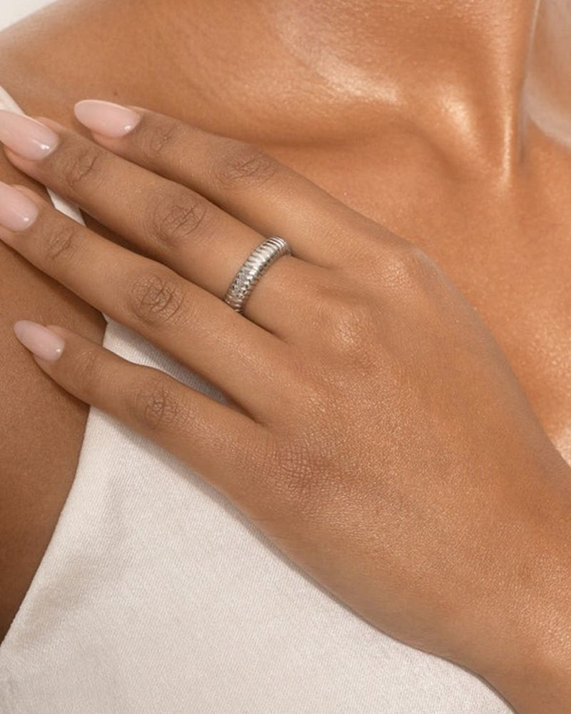 Ribbed Flex Ring in Silver Size 8 | Ettika | The Paper Store